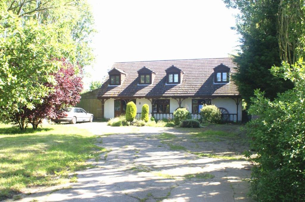 Meadow Lane, Runwell, WICKFORD 5 bed detached bungalow £380,000