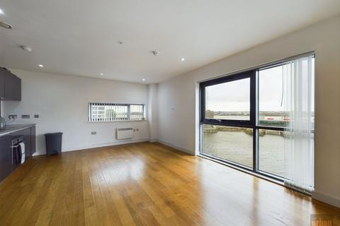 2 bedroom apartment to rent, Waterside, Liverpool