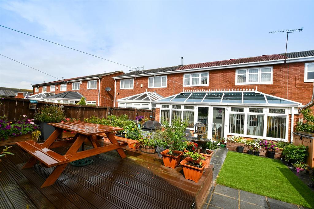 High Tree Close, Hall Farm, Sunderland 3 bed terraced house £125,000