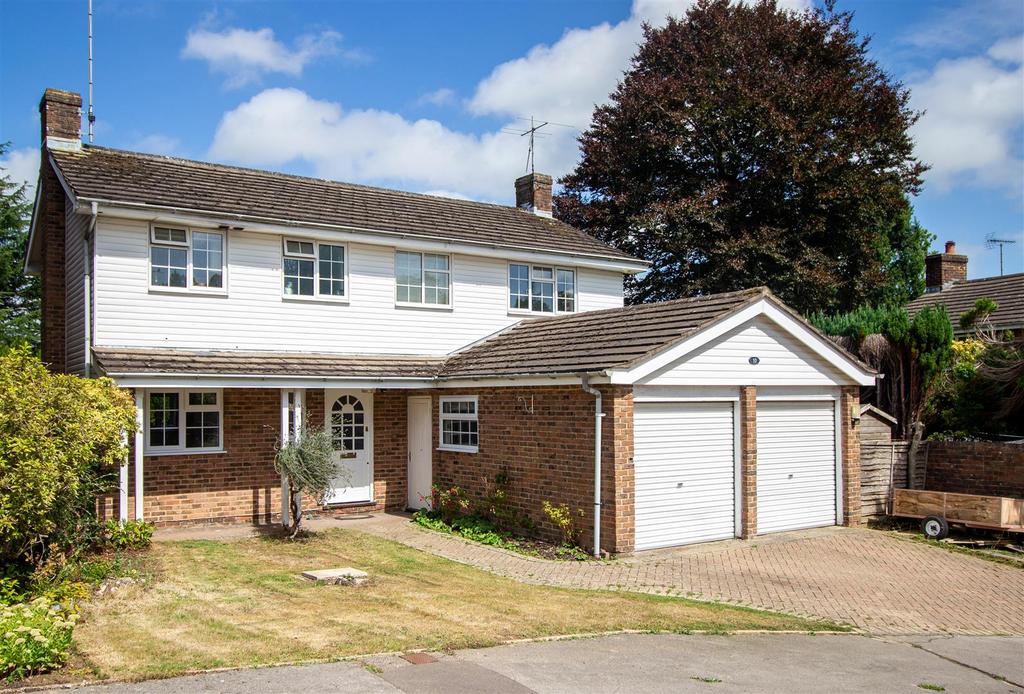 Foxwarren, Haywards Heath 4 bed detached house £2,250 pcm (£519 pw)