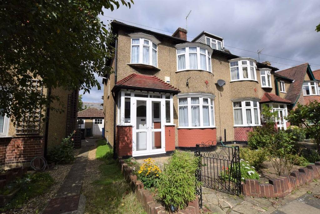 Vines Avenue, Finchley, London, N3 3 bed semidetached house £1,993