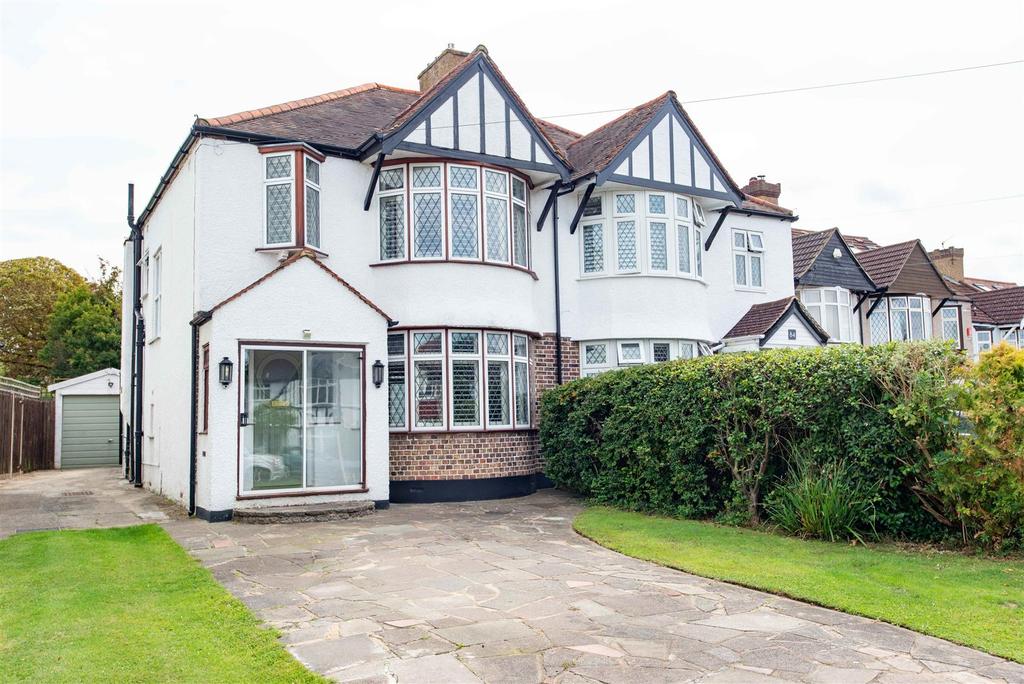 Goodhart Way, West Wickham 3 bed semidetached house £600,000