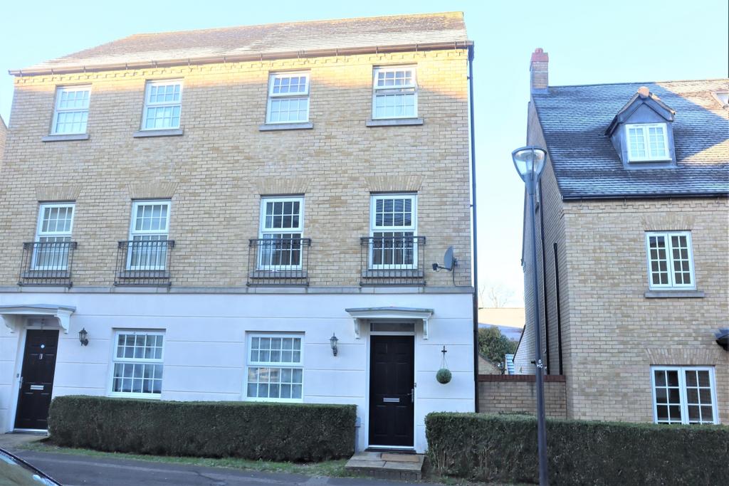 Oxley Park, Milton Keynes MK4 4 bed townhouse to rent £1,700 pcm (£