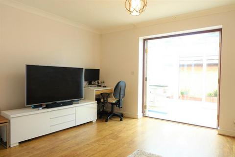 4 bedroom townhouse to rent, Oakhill, Milton Keynes MK5