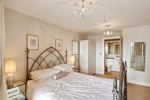 2 bedroom flat to rent, Oyster Wharf, 18 Lombard Road, London
