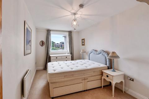 2 bedroom flat to rent, Oyster Wharf, 18 Lombard Road, London