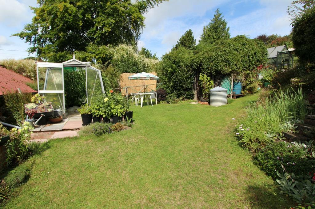 QUASHBROOK COTTAGE, CHURCH ROAD, COLATON RALEIGH, EX10 2 bed end of