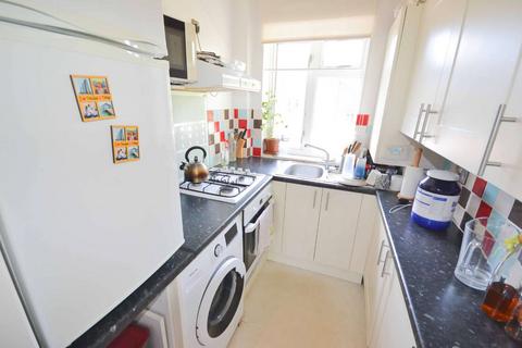 2 bedroom flat to rent, St Georges Court, Elephant & Castle, London