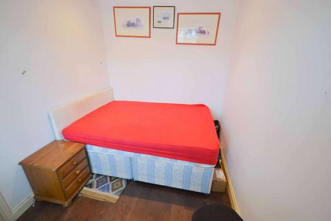 2 bedroom flat to rent, St Georges Court, Elephant & Castle, London