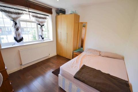 2 bedroom flat to rent, St Georges Court, Elephant & Castle, London