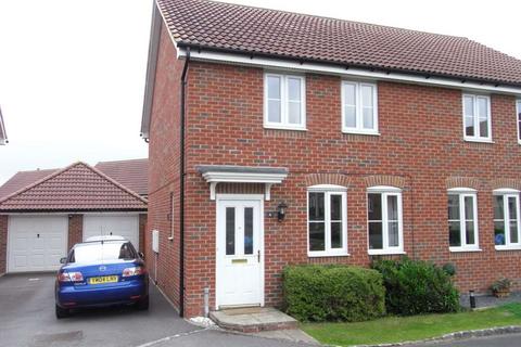 3 bedroom house to rent, Pippin Grove, Shinfield