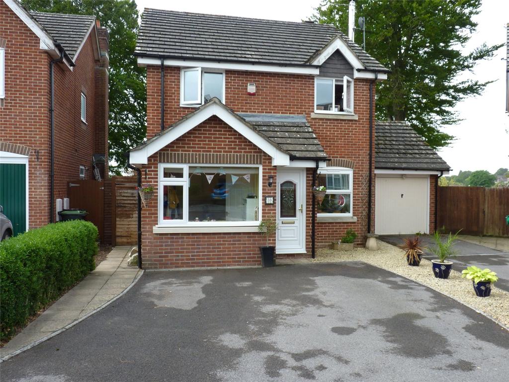 Preetz Way, Blandford Forum, Dorset, DT11 3 bed detached house £335,000