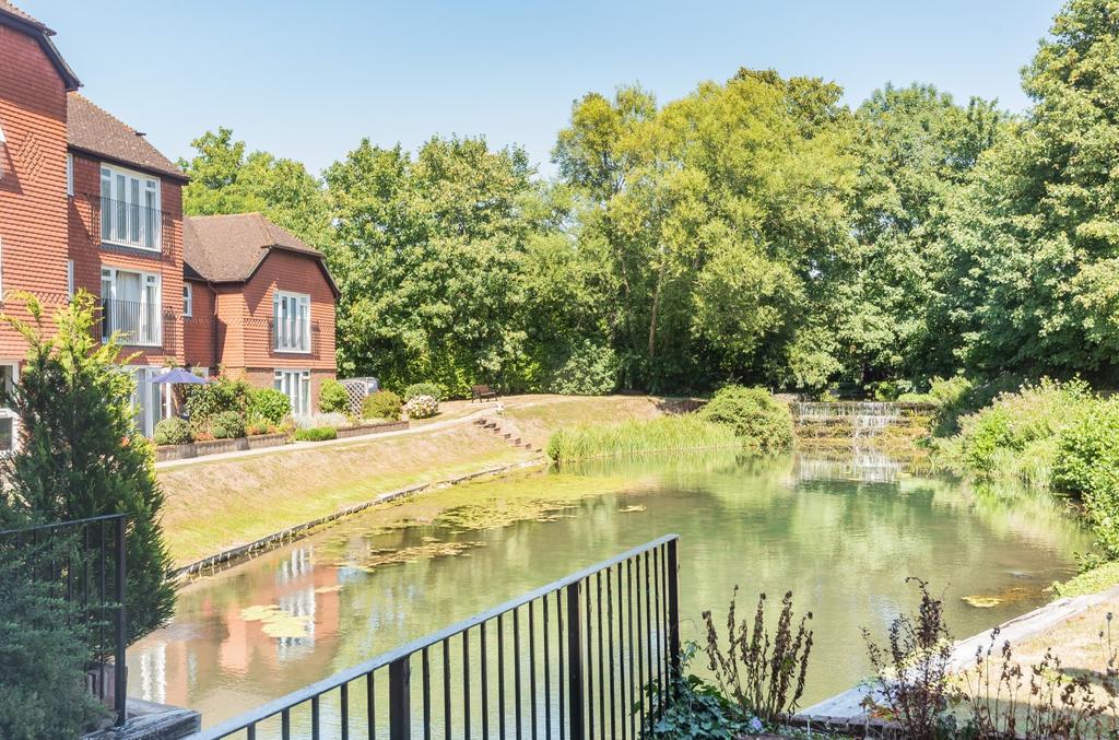 Broadbridge Mill, Old Bridge Road, Bosham, PO18 2 bed flat £239,000
