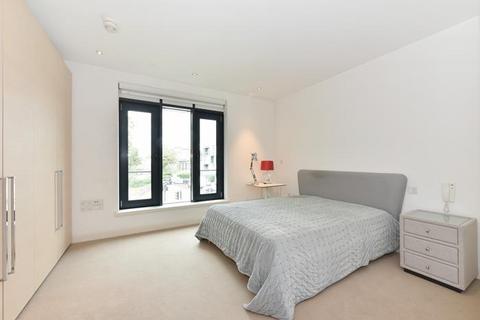 3 bedroom apartment to rent, Gloucester Avenue, Primrose Hill, NW1