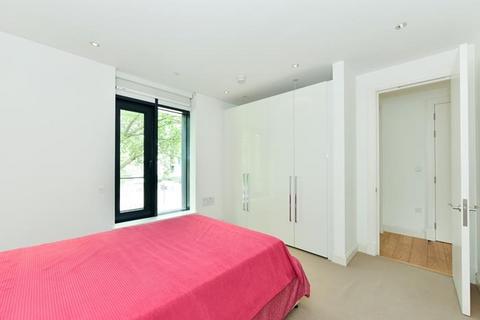 3 bedroom apartment to rent, Gloucester Avenue, Primrose Hill, NW1