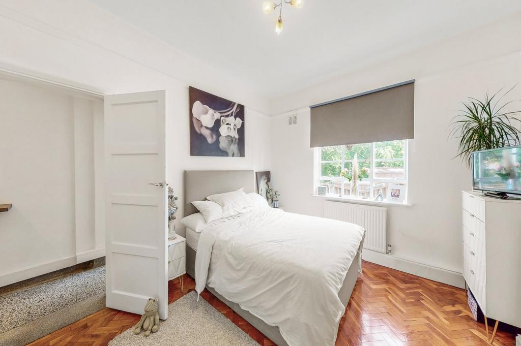 Apartment in London - View 3