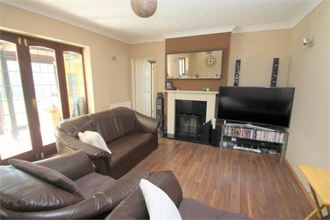3 bedroom detached bungalow for sale - Russet Close, STAINES-UPON-THAMES, Surrey