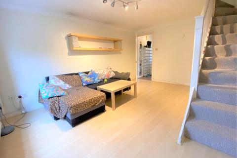 2 bedroom end of terrace house to rent - Founder Close, London