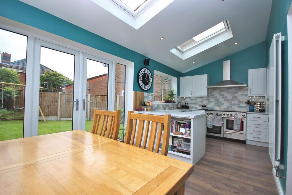 Upton Grange, Widnes, WA8 3 bed detached house £270,000