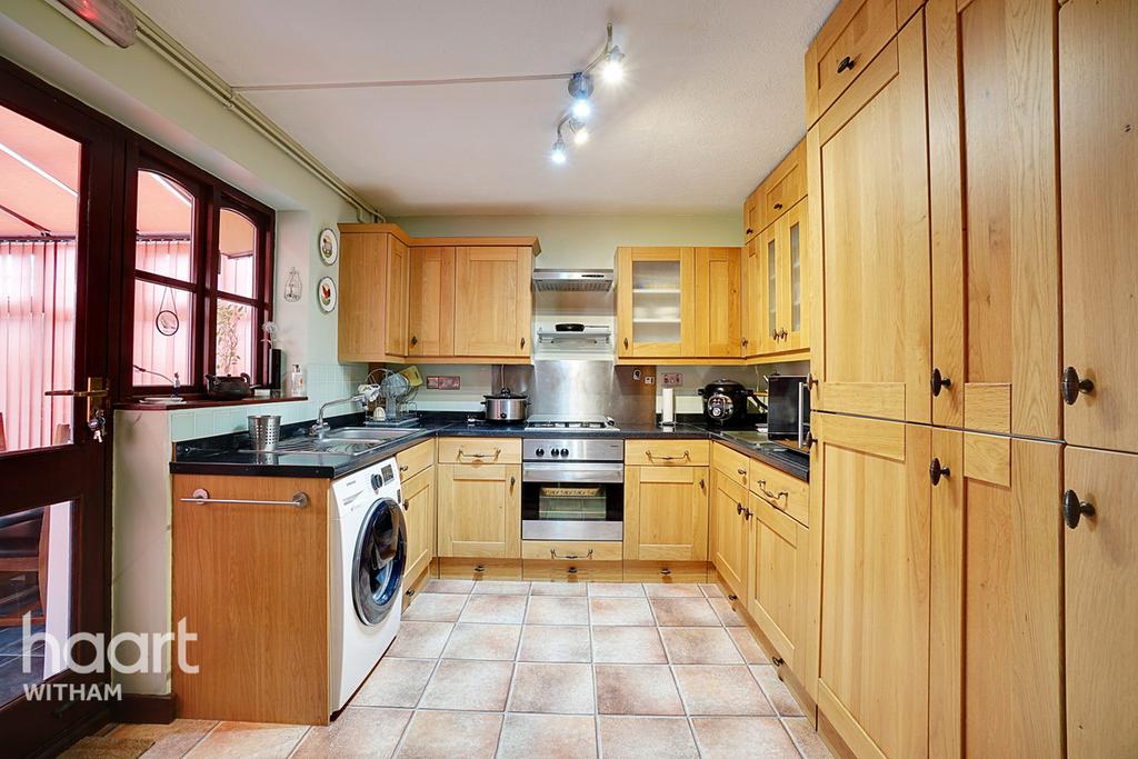Constance Close, Witham 2 bed terraced house £235,000