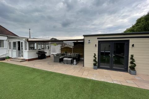 4 bedroom detached bungalow to rent, Wepre Lane, Deeside, CH5