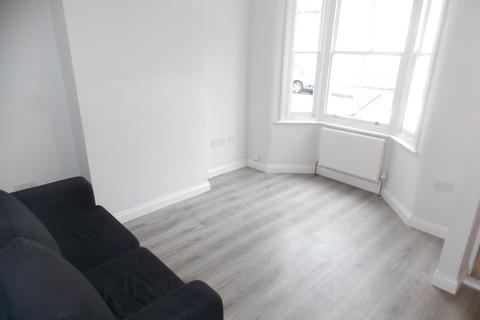 2 bedroom terraced house to rent, Tennyson Road, Stratford E15