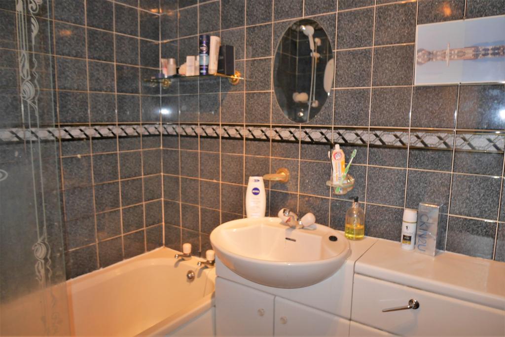 Wraes View, Barrhead G78 2 bed terraced house for sale - £ ...