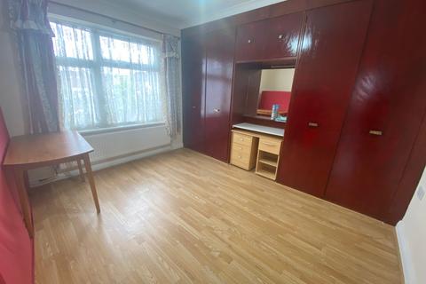 2 bedroom flat to rent, Ivy Close, HA2