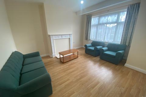 2 bedroom flat to rent, Ivy Close, HA2