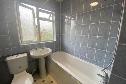2 bedroom flat to rent, Ivy Close, HA2