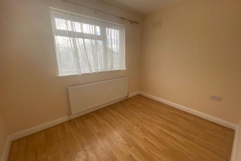 2 bedroom flat to rent, Ivy Close, HA2
