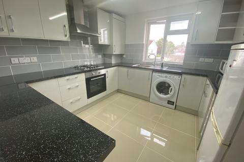 2 bedroom flat to rent, Ivy Close, HA2