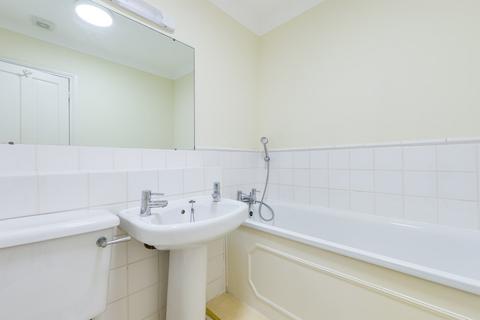 2 bedroom apartment to rent, Clifton Crescent, Folkestone