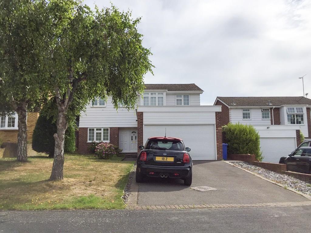 Primrose Drive, Hartley Wintney 4 bed detached house £650,000