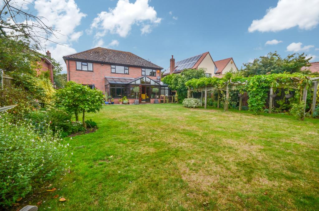 Colchester Road, St. Osyth, CO16 8HB 5 bed detached house £500,000