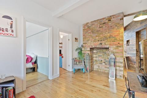 2 bedroom flat to rent, Curtis Street, Bermondsey