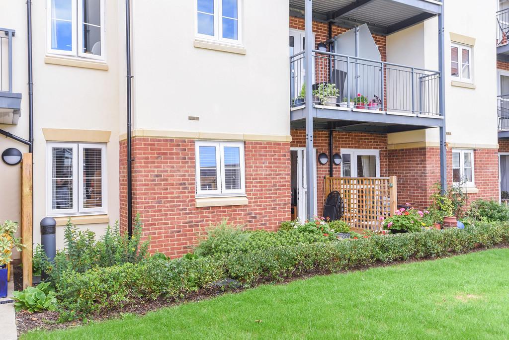 Shilling Place, Purbrook PO7 1 bed apartment for sale £260,000