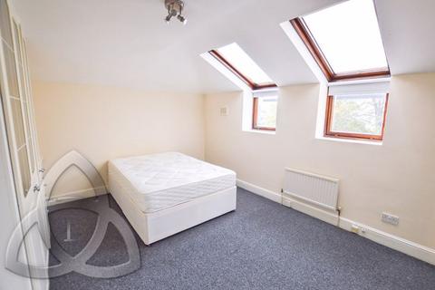 2 bedroom apartment to rent, Mortimer Crescent, Queens Park, NW6