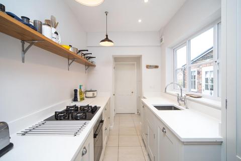 13 Cooper Road, Guildford, GU1 3LY