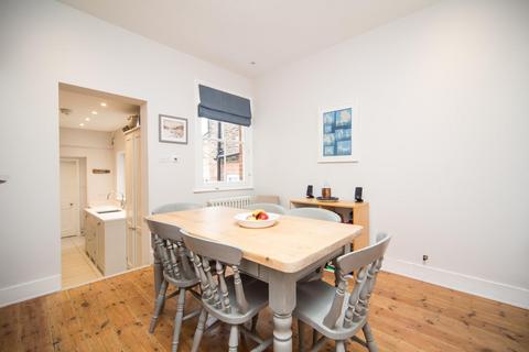 13 Cooper Road, Guildford, GU1 3LY