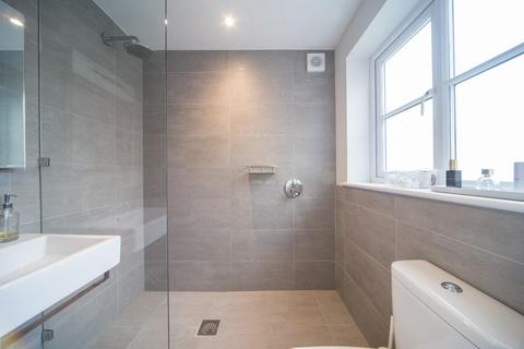 13 Cooper Road, Guildford, GU1 3LY