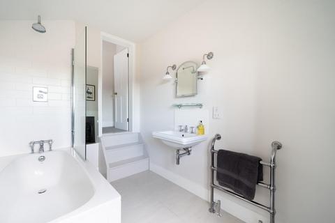 13 Cooper Road, Guildford, GU1 3LY