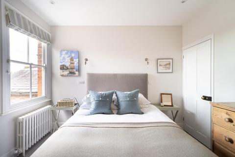 13 Cooper Road, Guildford, GU1 3LY