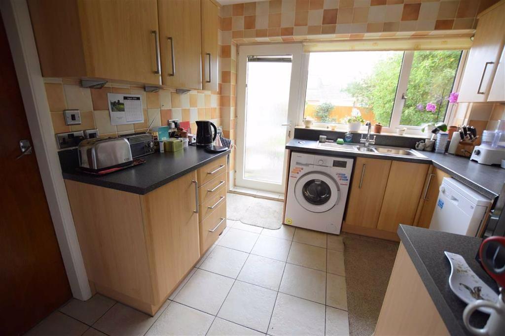 Weekes Road, Cleethorpes, North East Lincolnshire 4 bed detached house