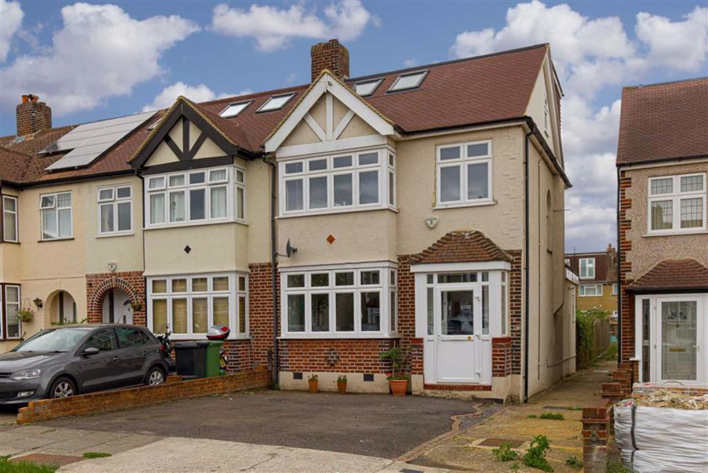 Elmstead Gardens, Worcester Park, Surrey 4 bed end of terrace house £