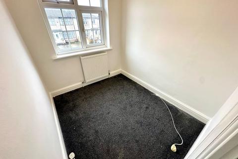 3 bedroom terraced house to rent, Marlow Gardens, Hayes, Middlesex, UB3