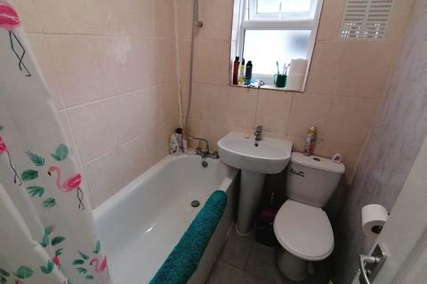 1 bedroom in a house share to rent, London Road, Reading