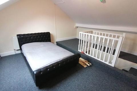 1 bedroom in a house share to rent, London Road, Reading