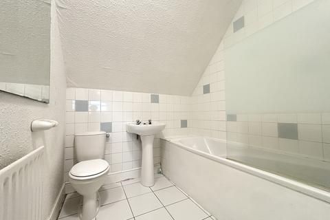 Studio to rent, 24 Bingham Road, Addiscombe