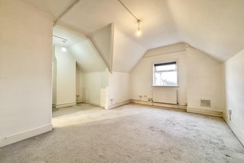 Studio to rent, 24 Bingham Road, Addiscombe